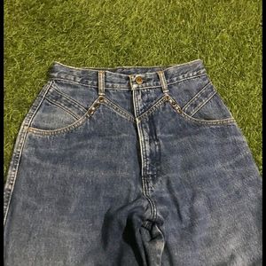 Korean Highwaisted Mom Jeans (Waist- 26)