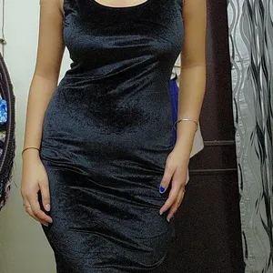 Basic Velvet Black Dress