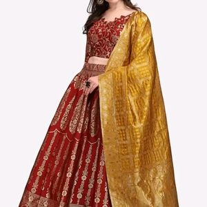 Alert⚠️Price Drop On Banarasi Lehenga