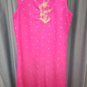 SRISHTI SLEEVELESS A-LINE KURTA  GOLDEN THREADS