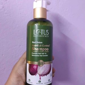 Lotus Botanicals Shampoo+With Freebie😍