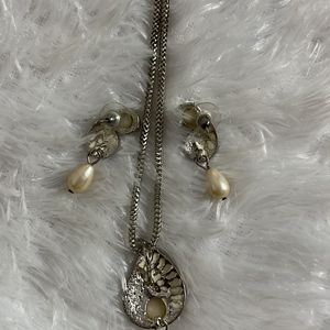 White Pearl Necklace Set