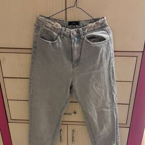 RIOT ripped Mom High Jeans