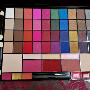 Hilary Rhoda Eye Shadow Pallette