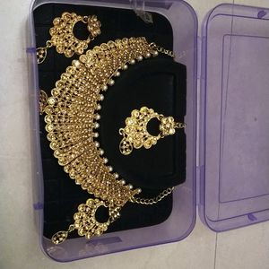 Necklace With Bindi And Earings