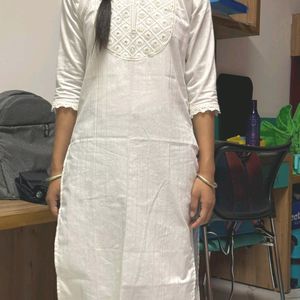 White 🤍 Kurti