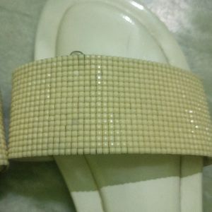 Very Cute White Sandals With Cream Crystals