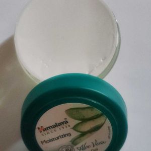 Himalaya Moisture Aloe Vera Gel&Dazler Nail Polish