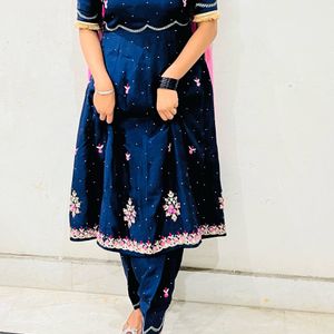 Boutique stitched Anarkali suit with salwar💙