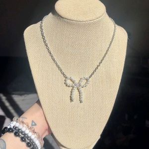 Bow Necklace