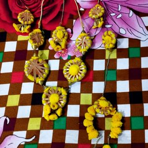 Women Haldi Jewellery Set