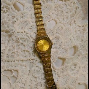 🤩🤩Golden Watch ⌚ for Women 🤩😍😍