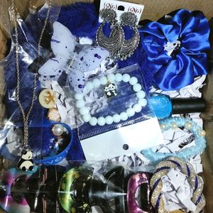 Blue Gift Hampers For Your स्त्री 💙