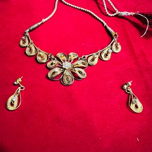 Artificial golden jewellery set