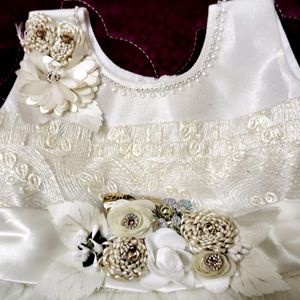 🎠Gorgeous Off White Baby Frock 🎠