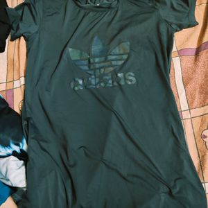 Adidas Tishirt Small Size