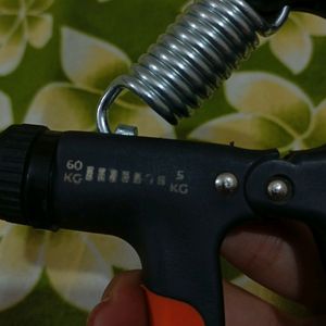 HAND GRIPPER THIS HELPS YOU TO GAIN VEINS 5-60KG