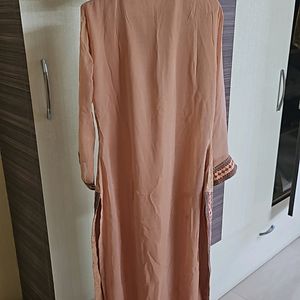 Peach Kurta With Pant And Printed Chiffon Dupatta