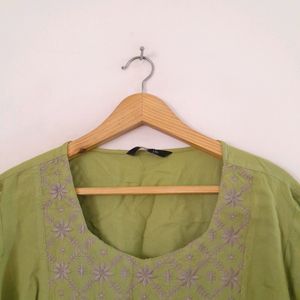 Light Green Casual Top (Women's)