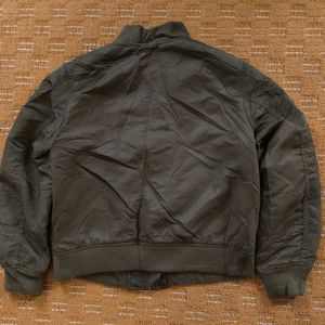 UNIQLO MILLITARY OLIVE GREEN JACKET