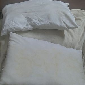 2 Pillows