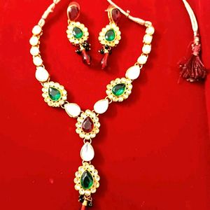 Kundan Studded Necklace Set