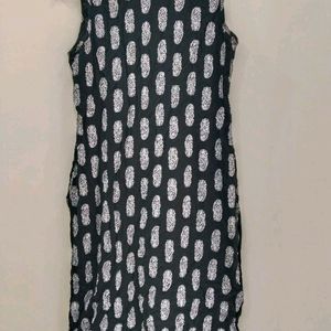 Avaasa Sleevless Motif Print Kurta Size M