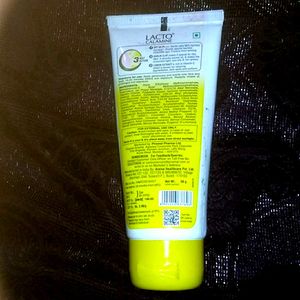 Lacto calamine Sunscreen