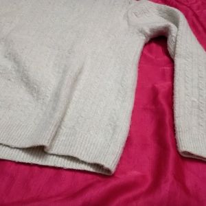 Off White Comfy Sweatshirt