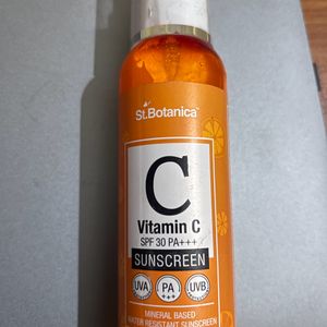 St.Botanica Vitamin C Sunscreen