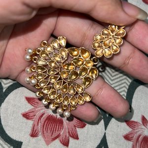 Earrings And Maang Teeka Set