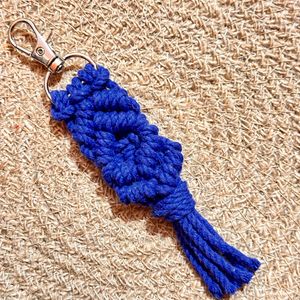 Macrame keychain - Blue