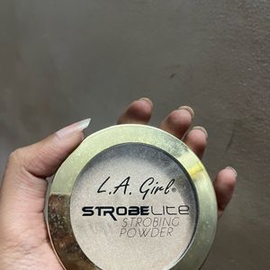 L.A.Girl Strobe Lite Strobing Powder🎀🩷