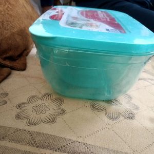 Brand New 5 Pcs Air Tight Container