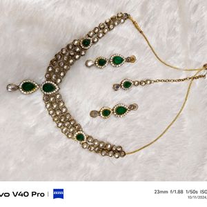 "Enchanted Green: Radiant Kundan Necklace Set