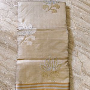 Beautiful Light Weight New Saree With Thread Work