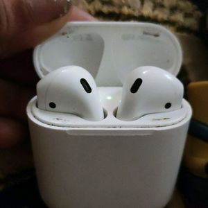 Original Apple Airpods 2nd gen with minions Case