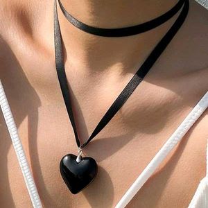 Elegant Heart Necklace 🖤