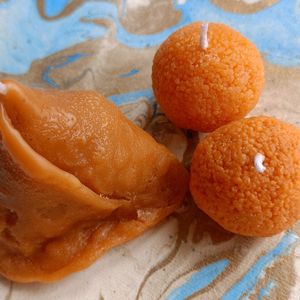 Set Of Samosa & Laddoo Scented Candles