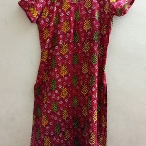 Kurta Dupatta & Salwar Set No flaws at all. In good condition.