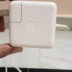 APPLE NEW AND ORIGINAL LAPTOP CHARGER