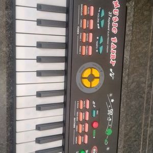 Electronic Keyboard With 37 Keys