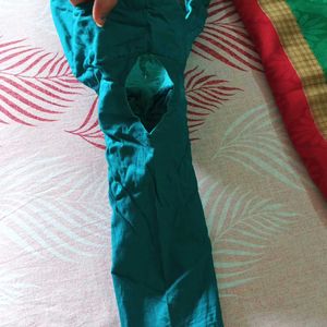 Multicouler Saree With Keyhole Designed Sleaves