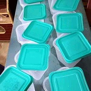 6 Kitchen Containers / Airtight