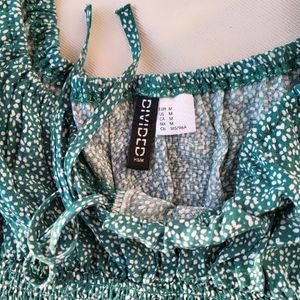 H&M Deep Neck Floral Crop Top/Size-Medium