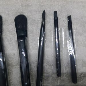 L'Oreal Makeup Brushes- New & Unused