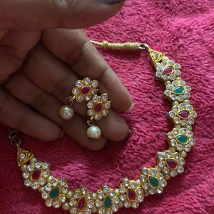 TRADITIONAL CHOKER SET WITH PEARLS