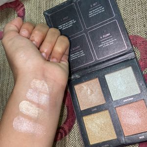 huda beauty highlighter palette