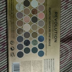 Makeup revolution eyeshadow Palette