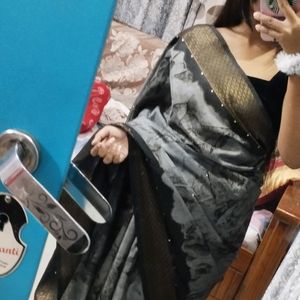 Black N Grey Saree🖤